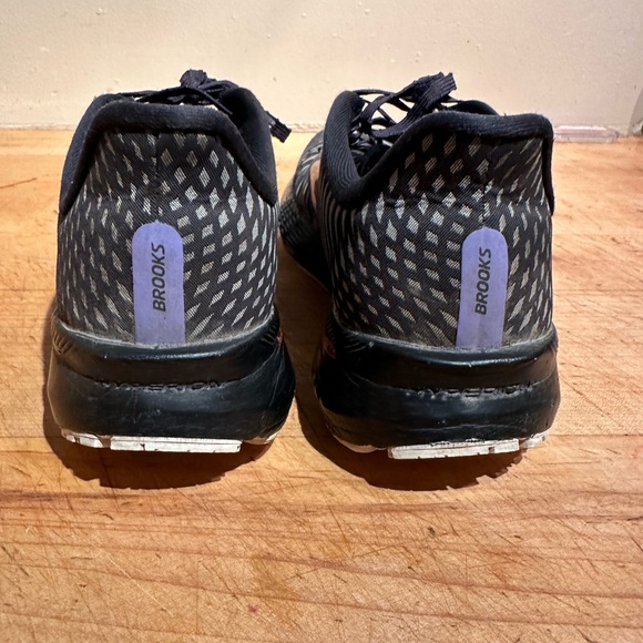 Brooks running shoes - Picture 4 of 5